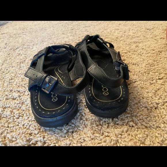 Ecco size 8 walking sandals - Picture 4 of 5